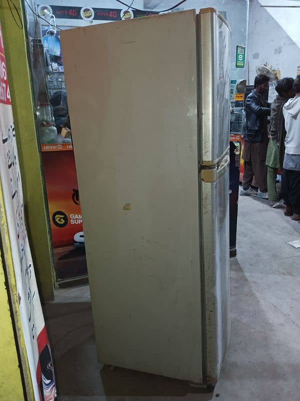 Dawlance fridge for sale Rs 30000  03157401596 2