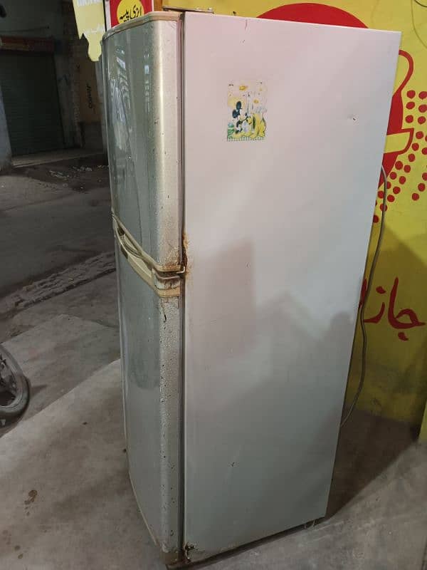 Dawlance fridge for sale Rs 30000  03157401596 6