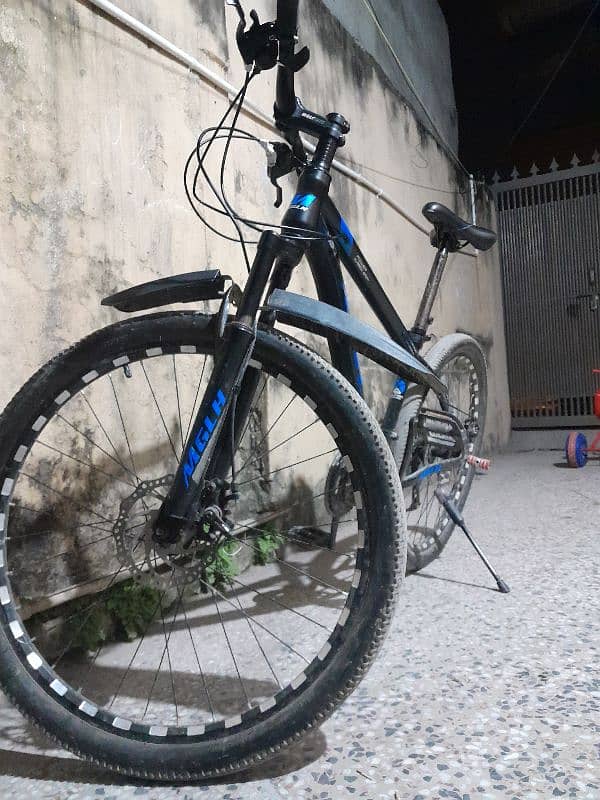 black and blue mtb cycle 1