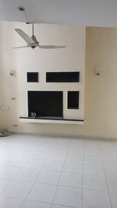 8 MARLA LIKE A NEW EXCELLENT CONDITION IDEAL LOCATION FULL HOUSE FOR RENT IN SAFARI VILLAS BAHRIA TOWN LAHORE