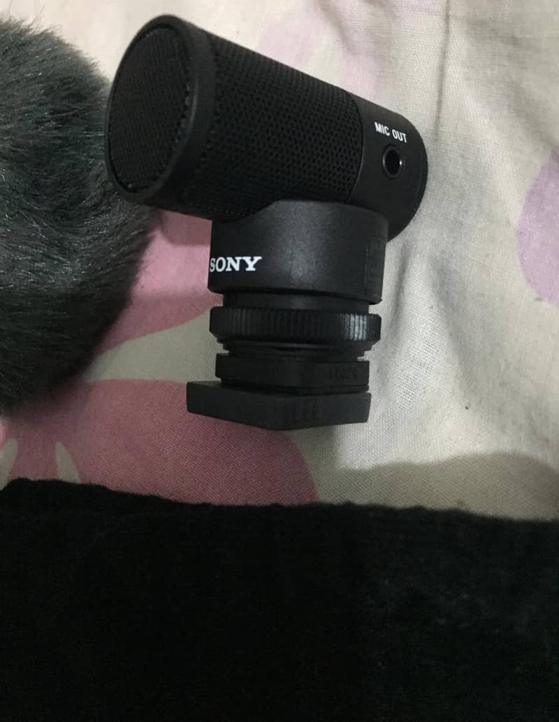 Sony Vlogger Shotgun Microphone Model: ECMG1 1