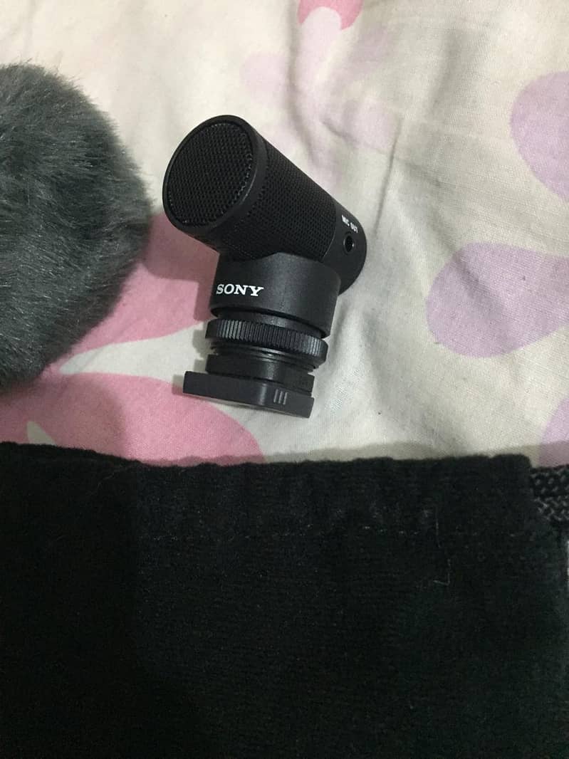 Sony Vlogger Shotgun Microphone Model: ECMG1 3