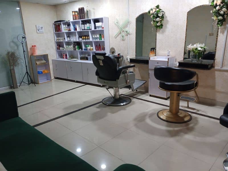 urgent for sale ladies saloon 6