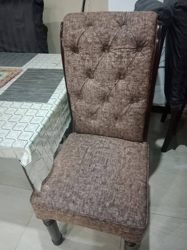 we are selling dining table and 6 chair 2