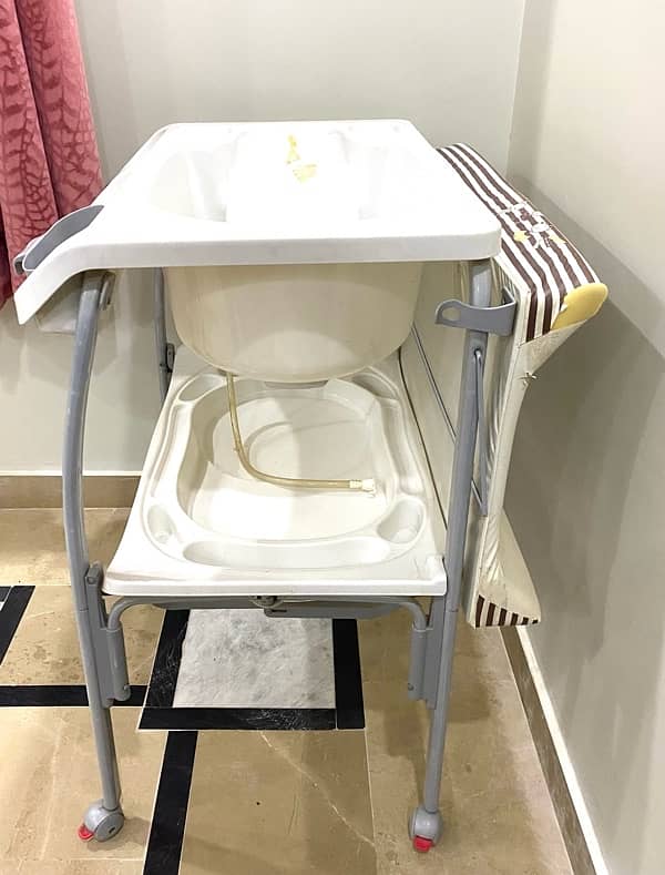 Baby Bath and Changing Station 2