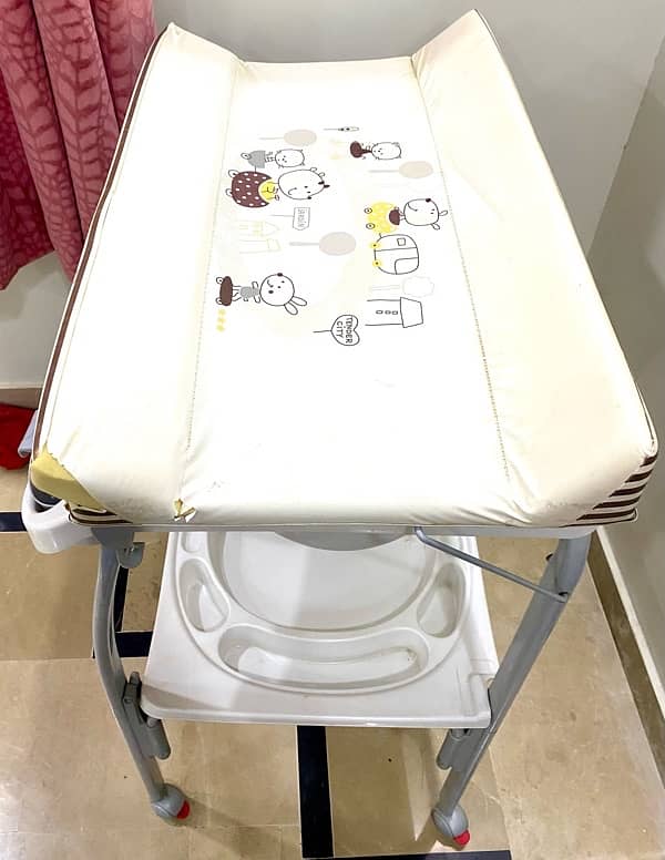 Baby Bath and Changing Station 3