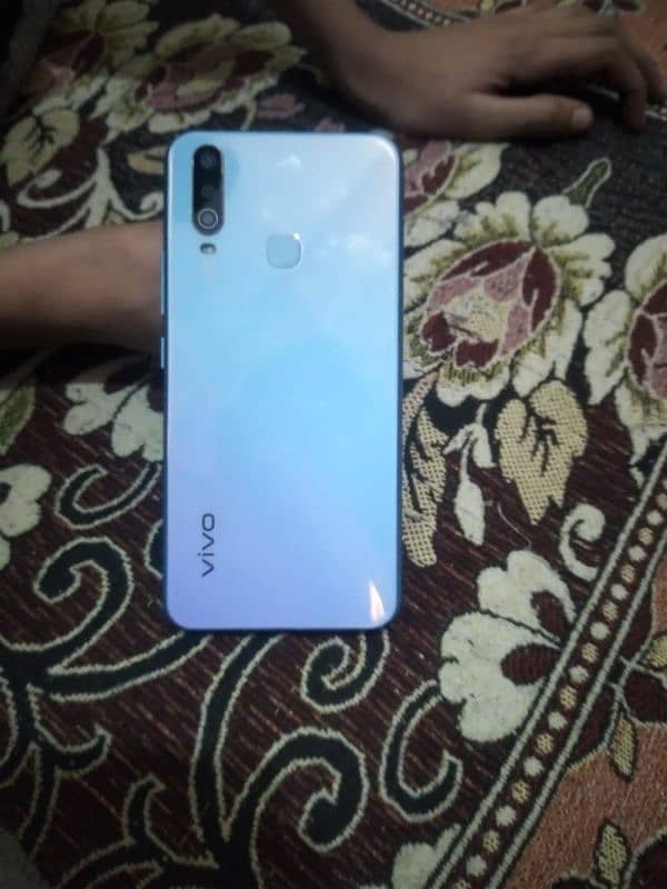 10 by 10 lush condition Vivo y17 mobile 2