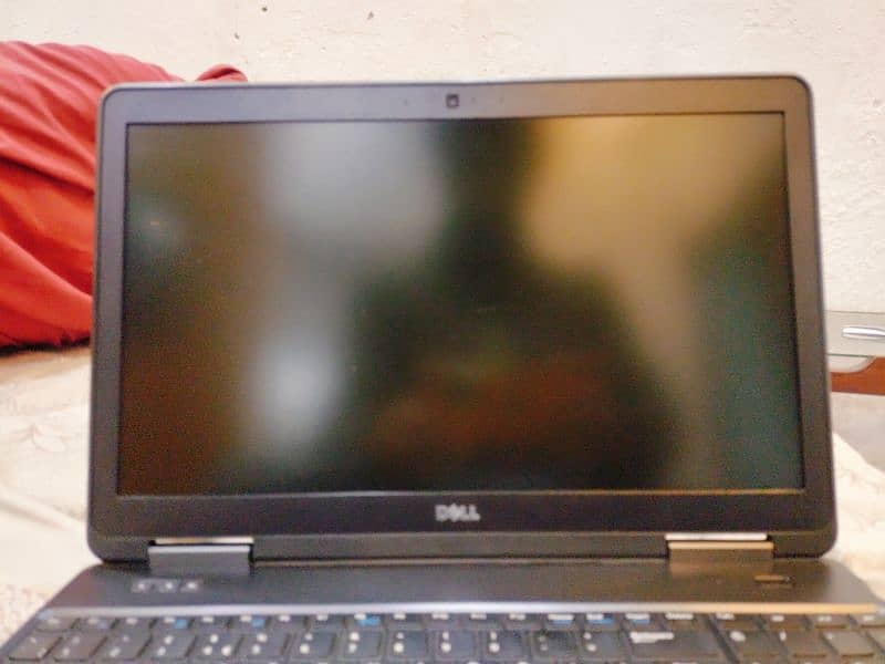 Dell Latitude E5540 2