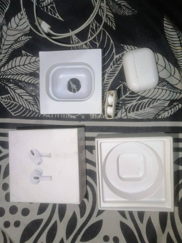 Apple Airpods pro2 made in Japan original condition 10/10 0