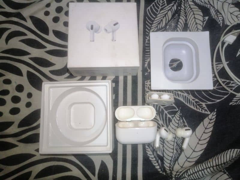 Apple Airpods pro2 made in Japan original condition 10/10 8