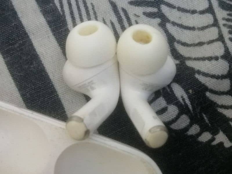 Apple Airpods pro2 made in Japan original condition 10/10 10