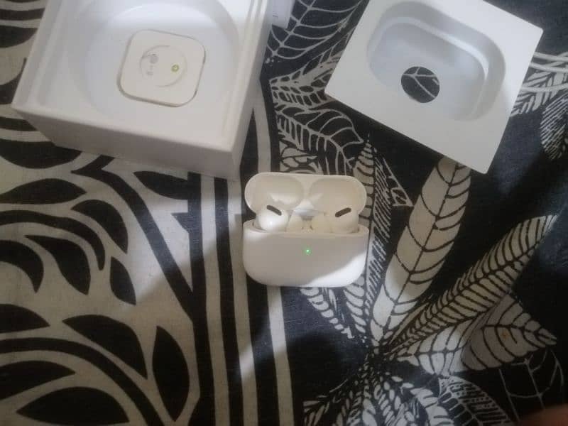 Apple Airpods pro2 made in Japan original condition 10/10 14