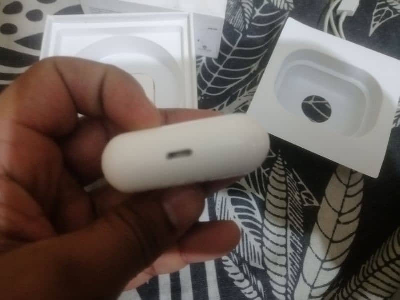 Apple Airpods pro2 made in Japan original condition 10/10 16