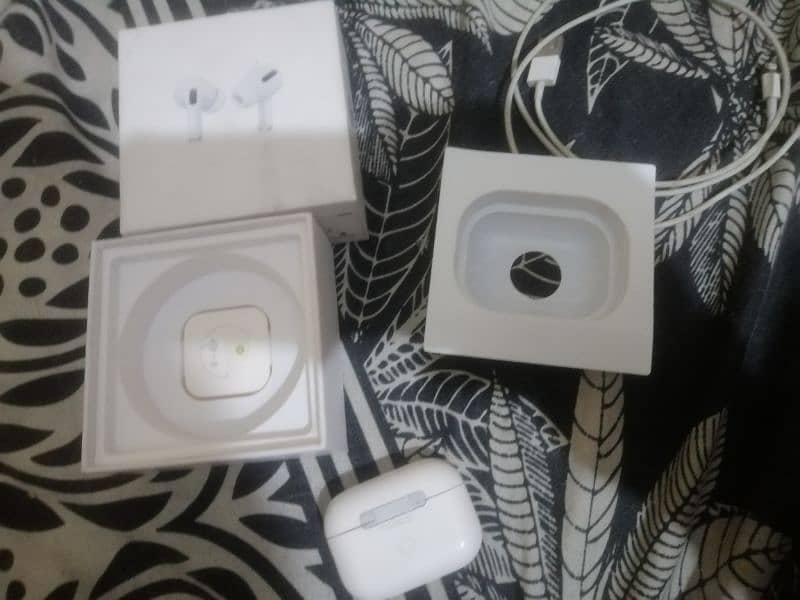 Apple Airpods pro2 made in Japan original condition 10/10 18