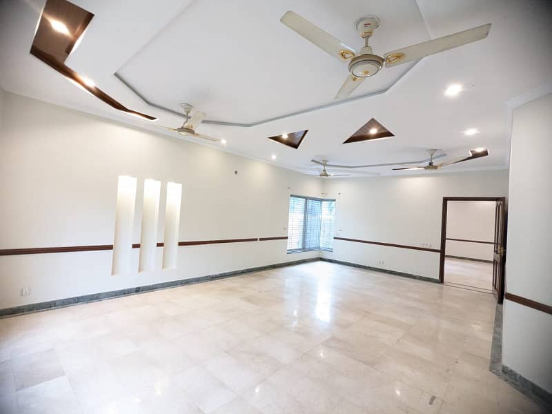 20-Marla Full House For Rent In DHA Ph-4 Lahore Owner Built House. 3