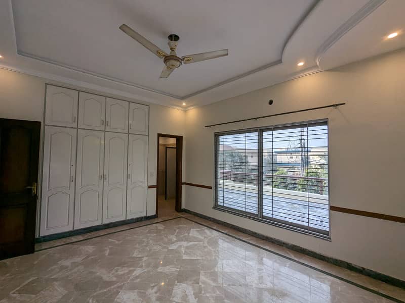 20-Marla Full House For Rent In DHA Ph-4 Lahore Owner Built House. 30