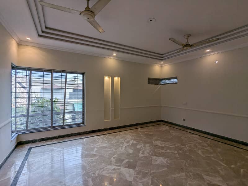 20-Marla Full House For Rent In DHA Ph-4 Lahore Owner Built House. 35