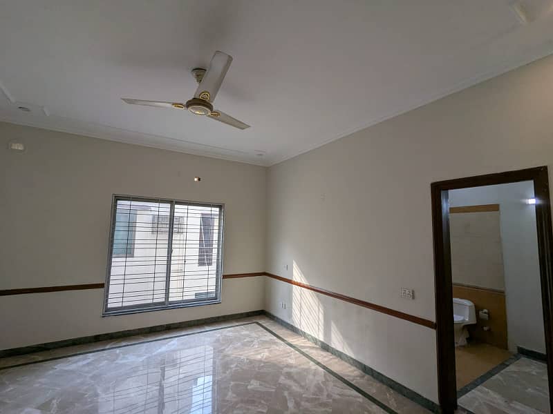 20-Marla Full House For Rent In DHA Ph-4 Lahore Owner Built House. 44