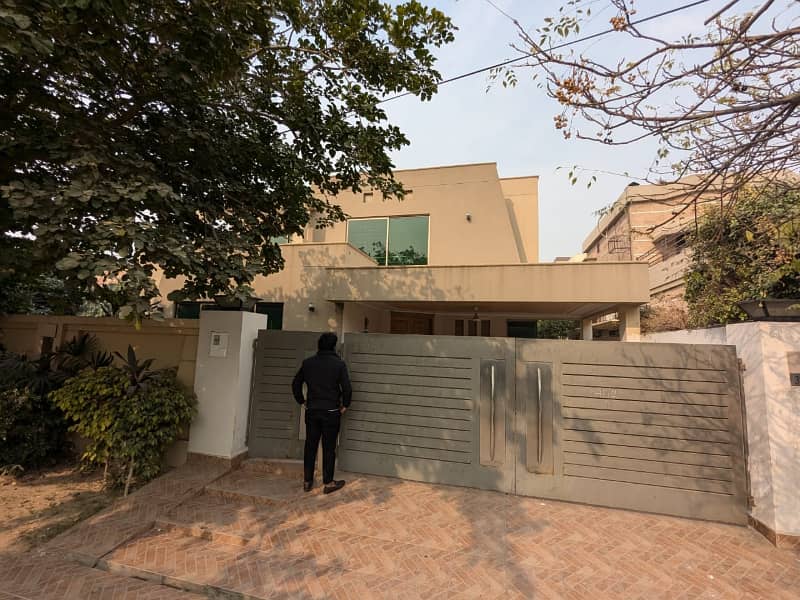 20-Marla Full House for Rent in DHA Ph-3 Y Block Lahore Owner Built House. 0