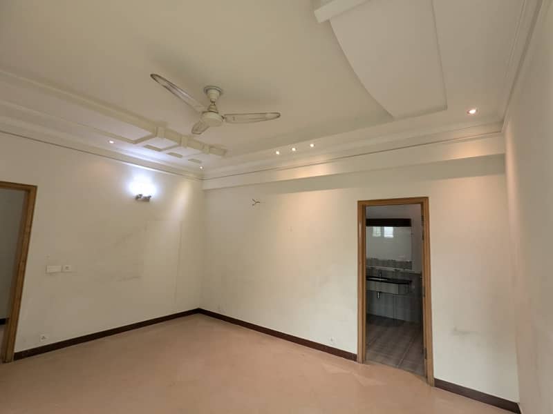 20-Marla Full House for Rent in DHA Ph-3 Y Block Lahore Owner Built House. 21