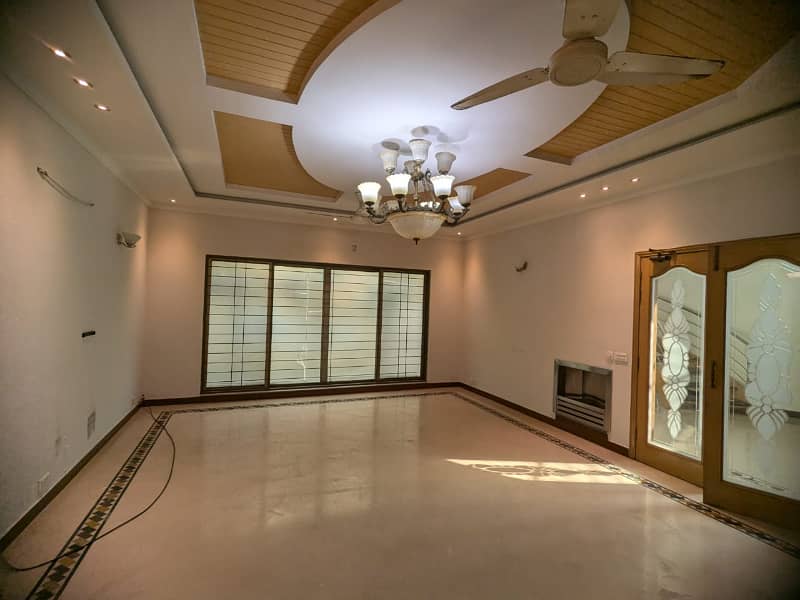 20-Marla Full House for Rent in DHA Ph-3 Y Block Lahore Owner Built House. 40