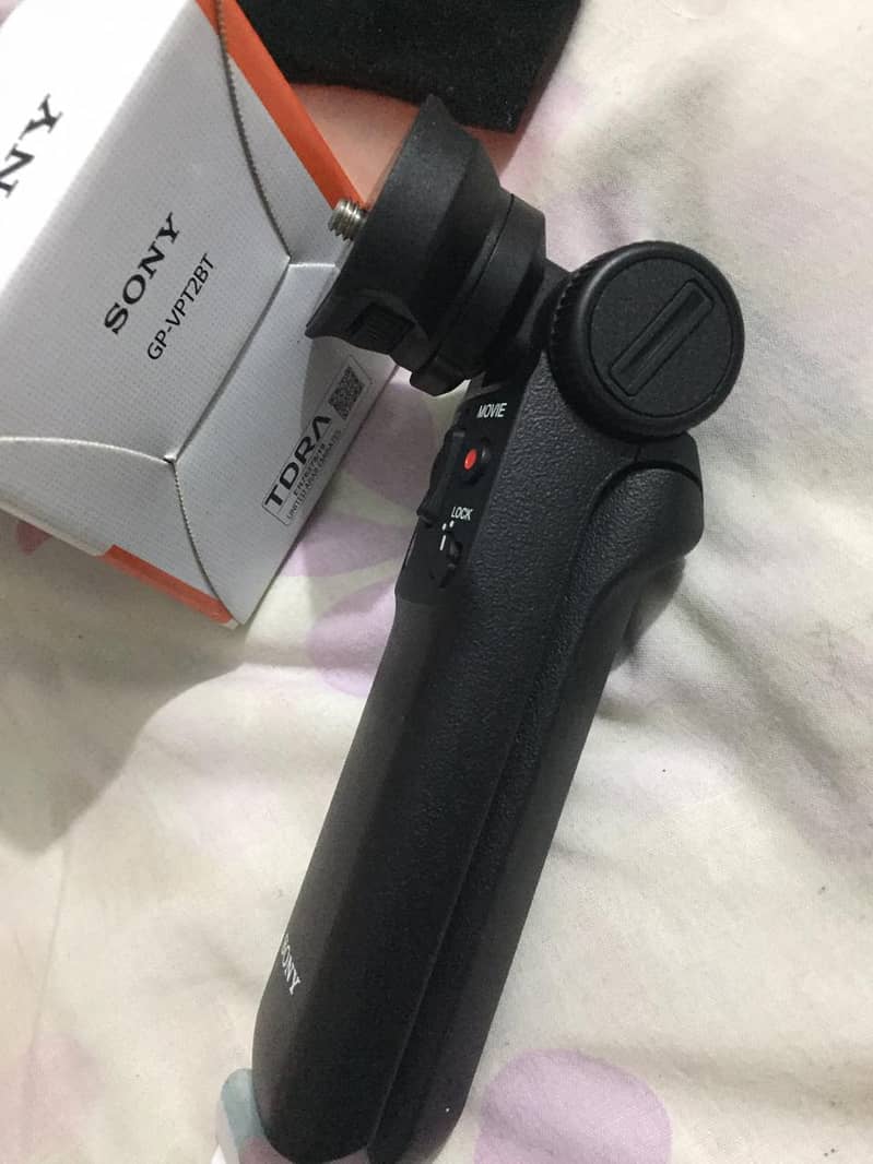 Sony GP-VPT2BT Wireless Bluetooth Shooting Grip and Tripod - Black 2