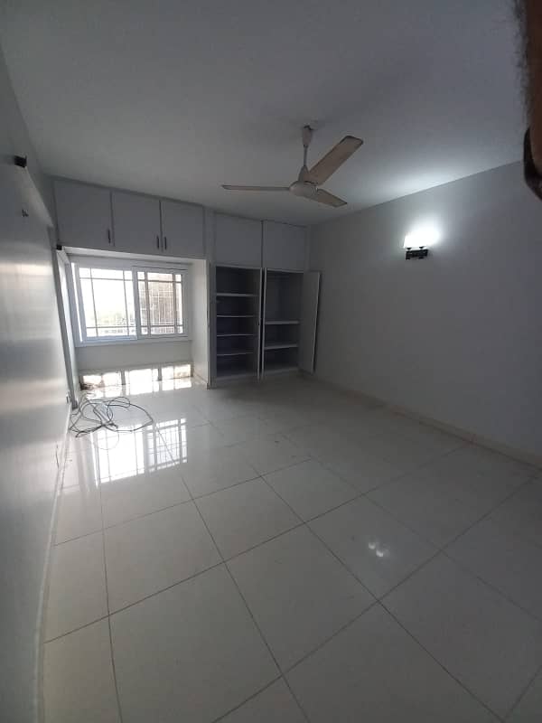 3 BED DD FLAT FOR RENT IN GULSHAN-E-IQBAL BLOCK 13 A (HASSAN SQAURE) 13