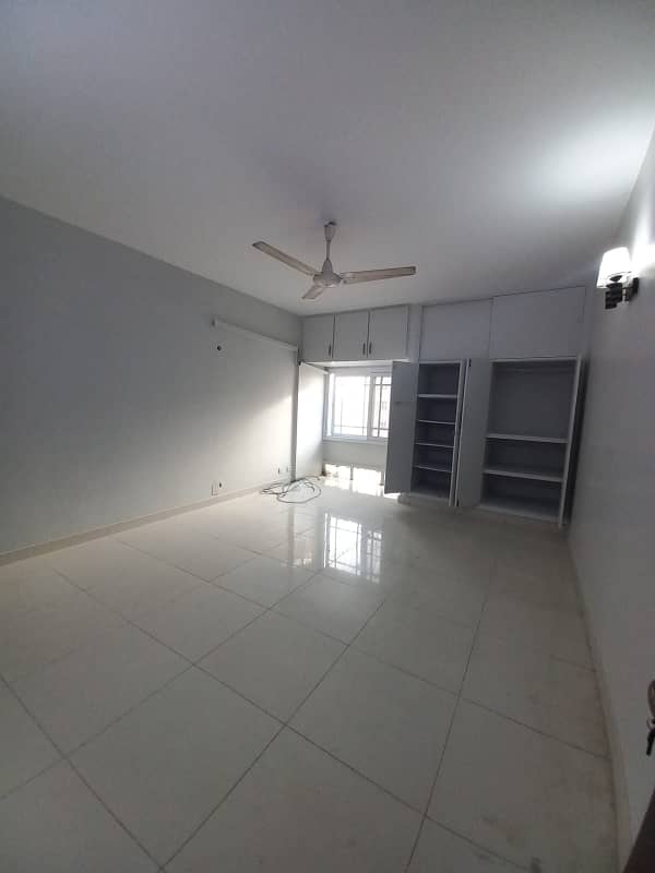 3 BED DD FLAT FOR RENT IN GULSHAN-E-IQBAL BLOCK 13 A (HASSAN SQAURE) 14