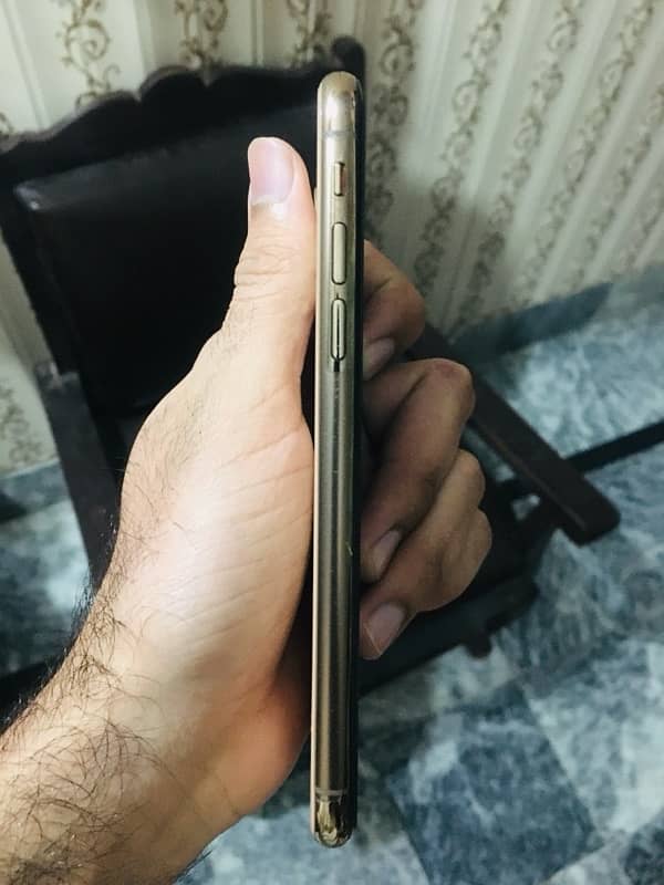 iPhone XS GOLD Non PTA 4