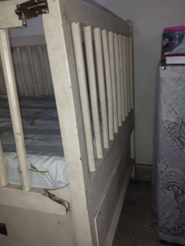 Baby cot (PRICE IS NEGOTIABLE) 3