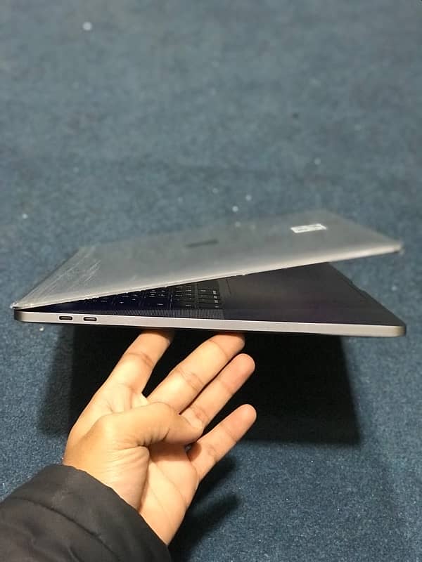 Apple MacBook Pro 2019 ( 16 inch Display ) 2