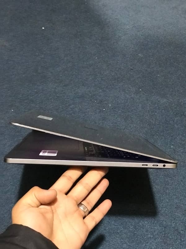 Apple MacBook Pro 2019 ( 16 inch Display ) 3