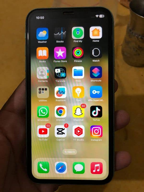 Iphone 11 v good condition lush condition 3