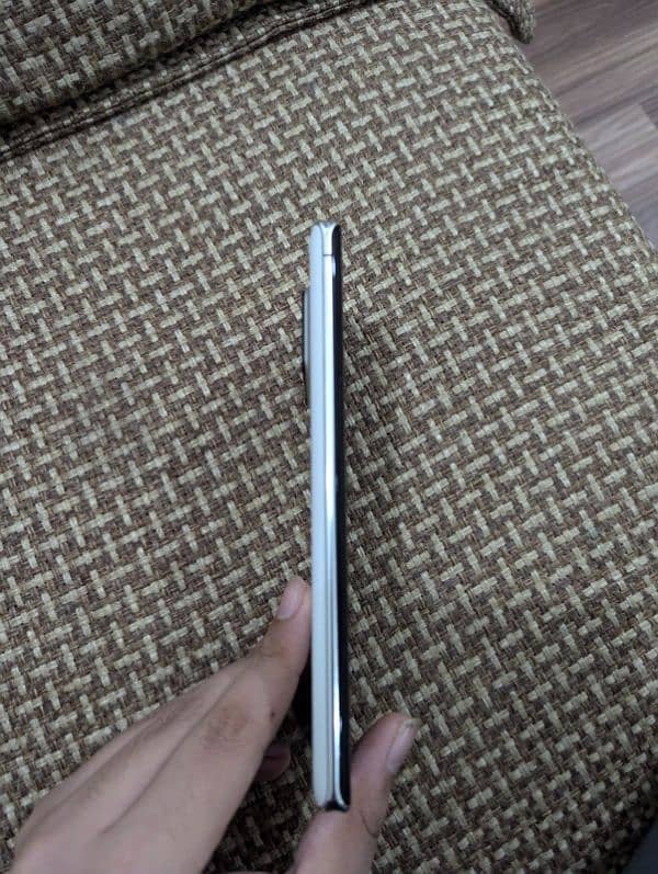 Sharp Aquos R6 10/10 condition non pta with Xiaomi 33w charger 4