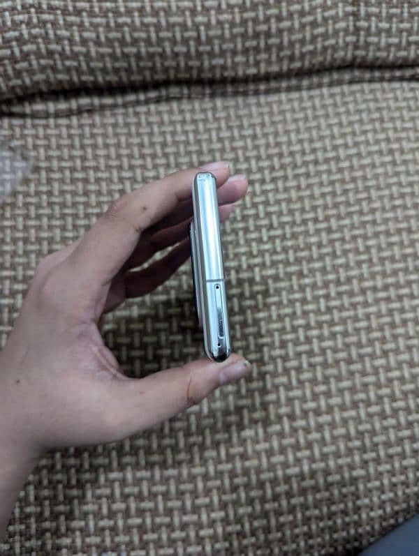 Sharp Aquos R6 10/10 condition non pta with Xiaomi 33w charger 6