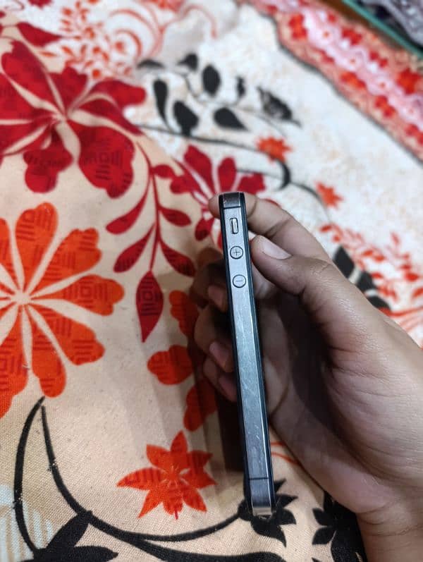 iPhone 4s new condition 10/8 1