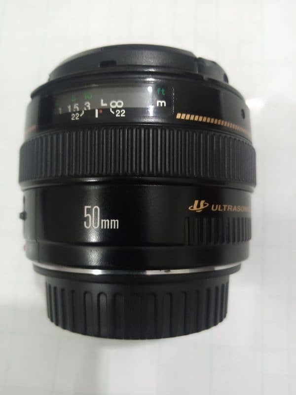 Canon lance 50mm 1.4 and 85mm 1.8 0