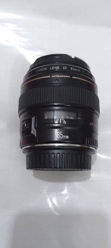 Canon lance 50mm 1.4 and 85mm 1.8 6