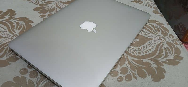 Macbook pro 2014 mid for sale or exchange with I phone 7