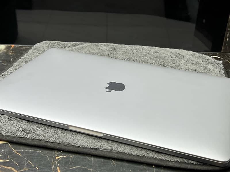 Macbookpro 17 12