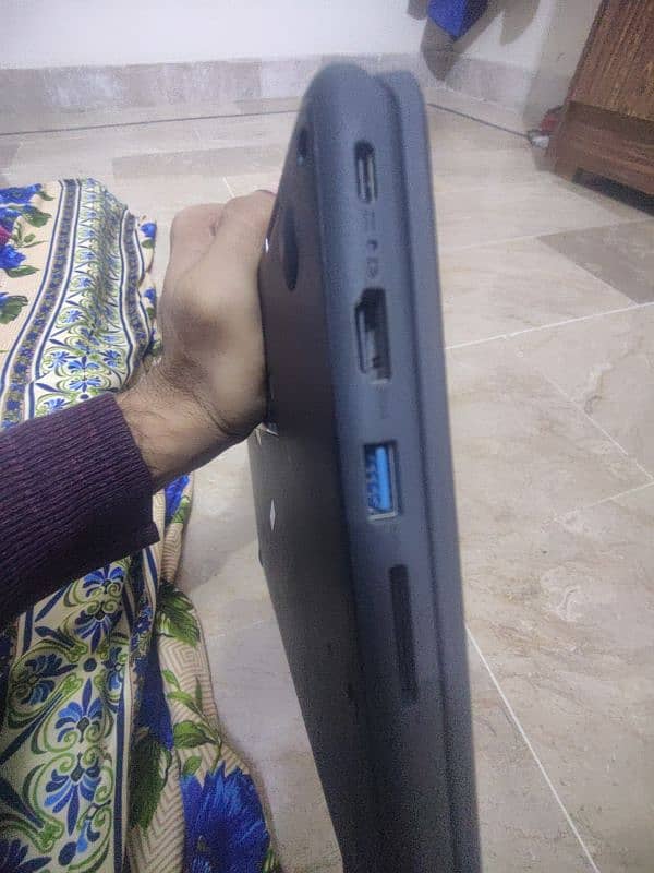 Lenovo Chromebook awesome condition with charger 2