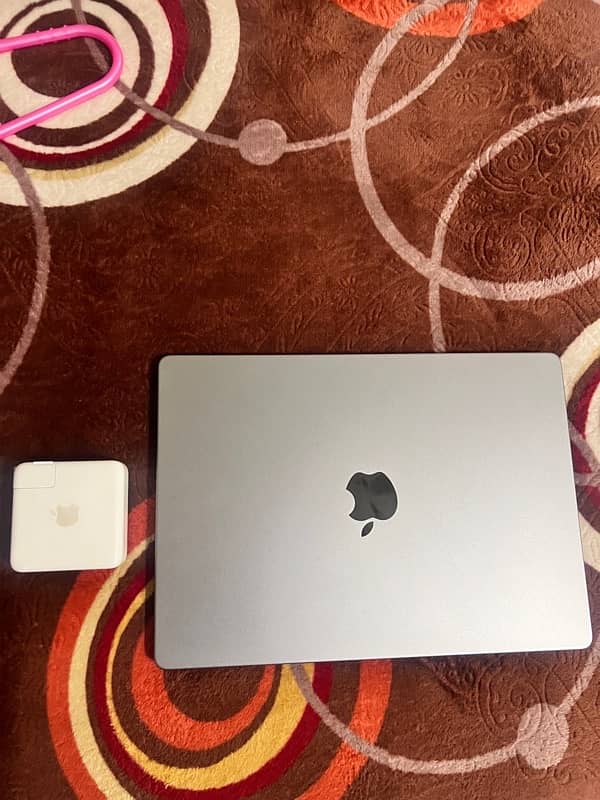 Macbook M2 Pro 16/512gb 14 inch 12