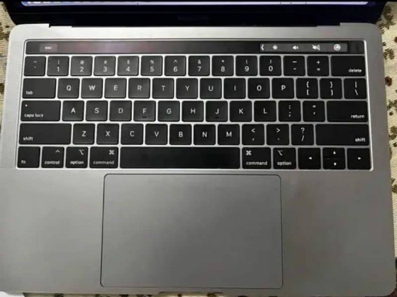 Macbook Pro 2017  Touch Bar n Fingureprint 8