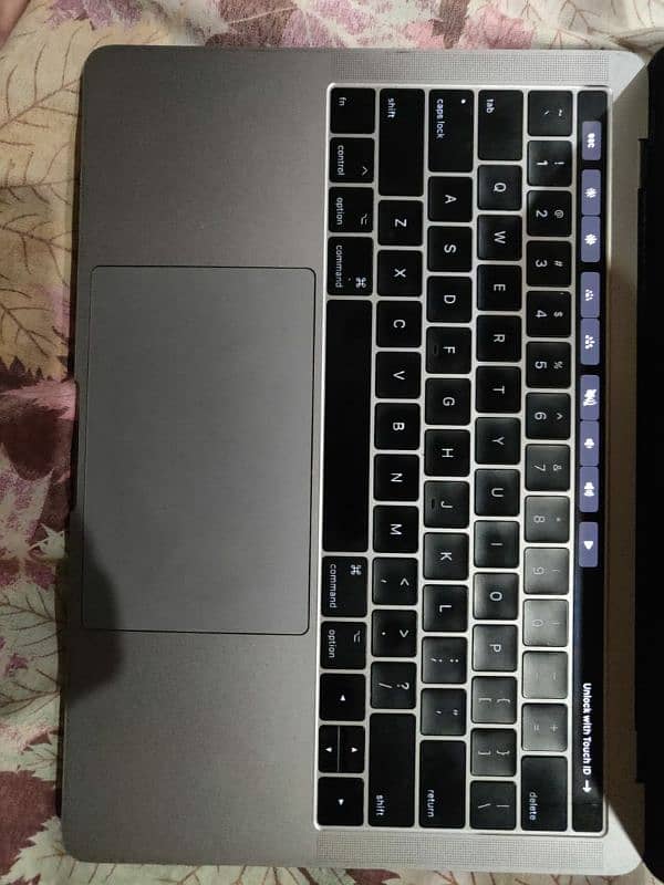 Macbook Pro 2017  Touch Bar n Fingureprint 11