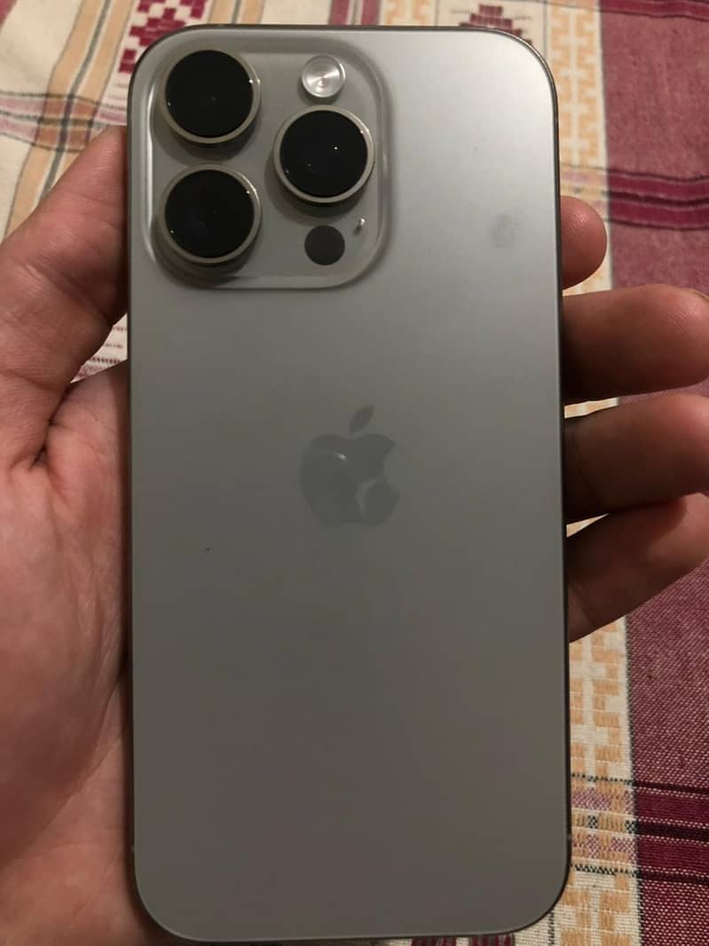 Apple iPhone 16 Pro natural titanium 1