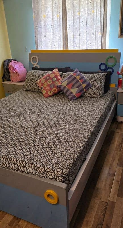 kids bed with two side tables 1