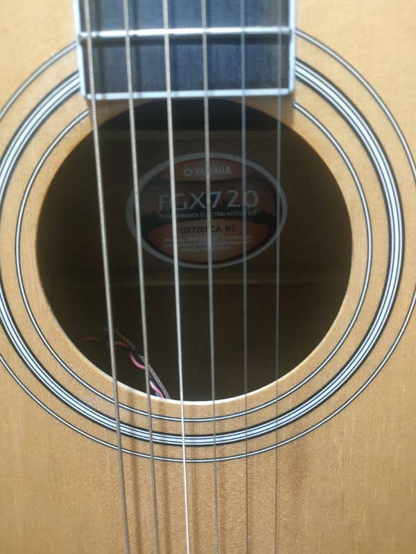 Yamaha fgx720 semi acoustic 2