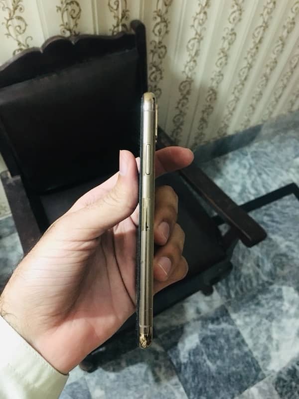 iPhone XS GOLD Non PTA 5