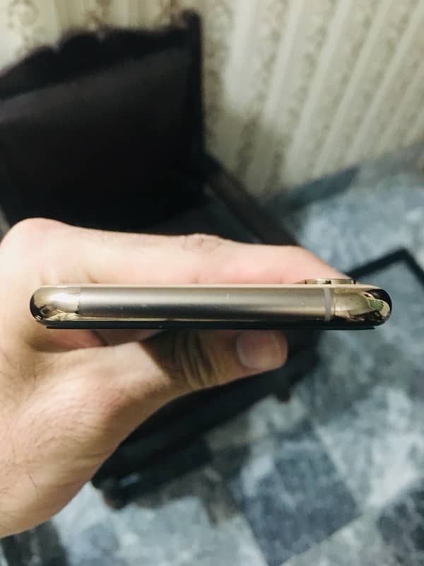 iPhone XS GOLD Non PTA 6