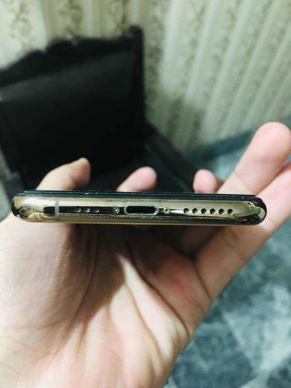 iPhone XS GOLD Non PTA 7